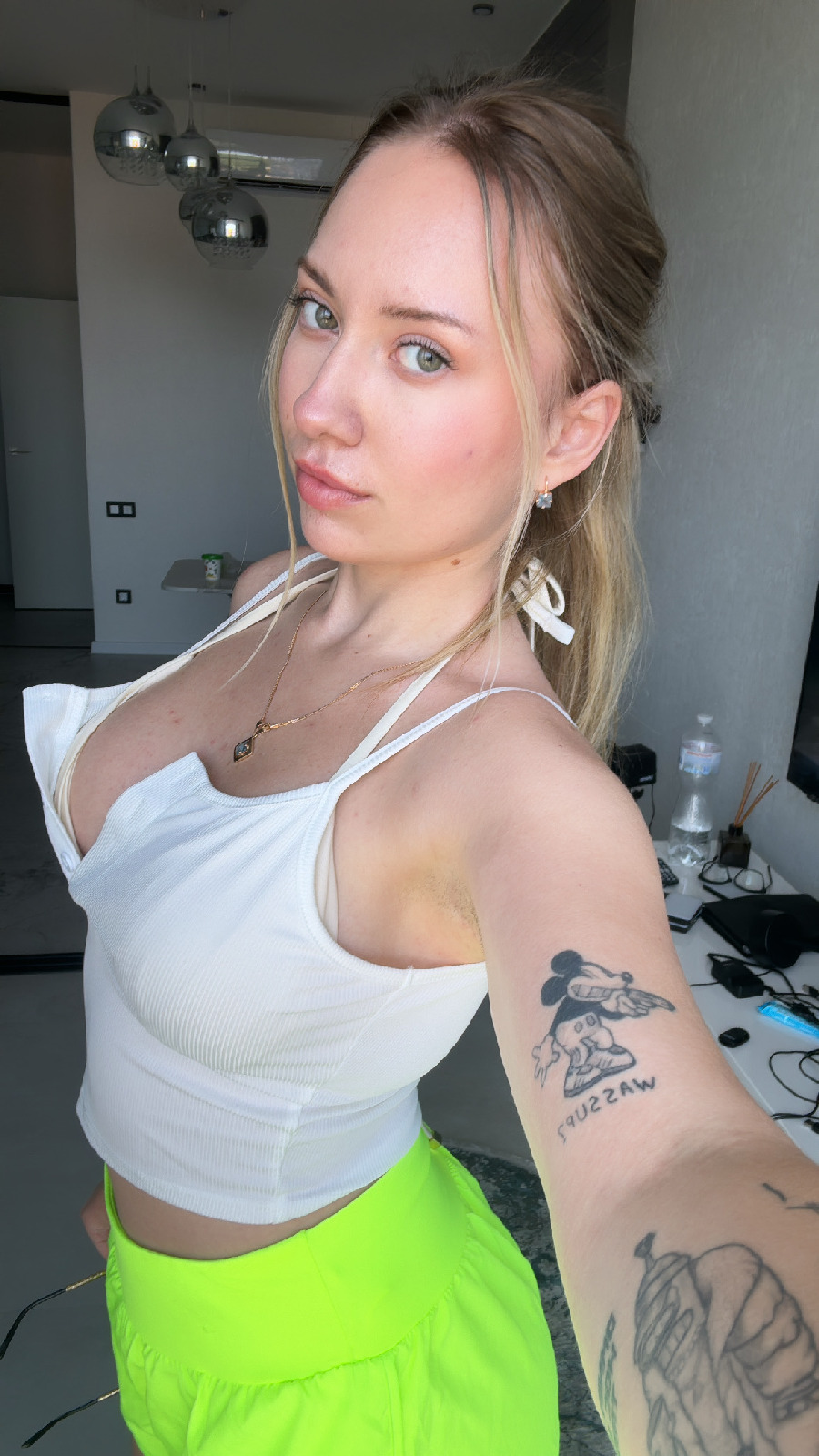 KateV in her underwear in Jacksonville