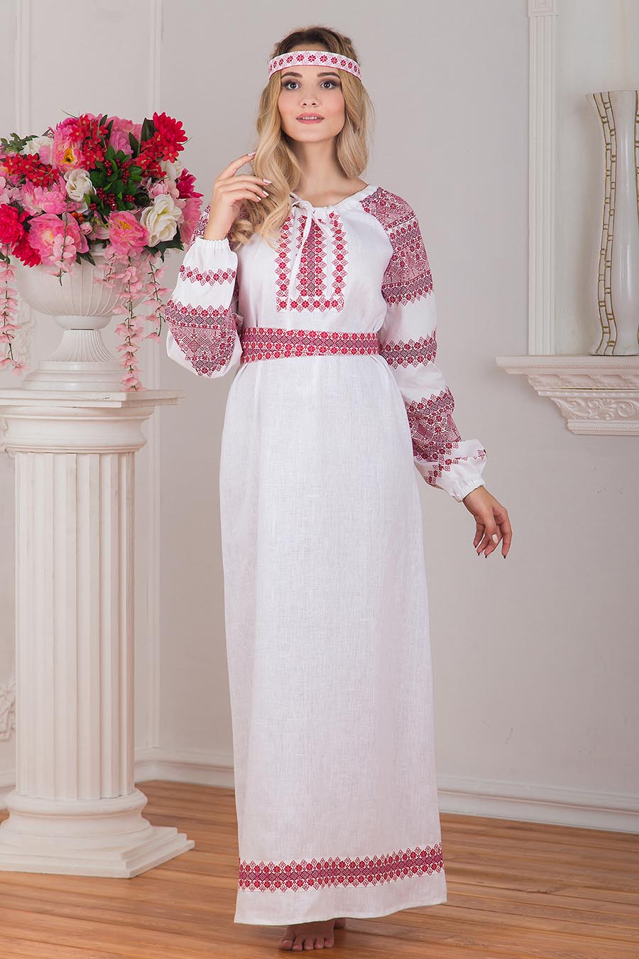 Women in Slavic costumes in Jacksonville