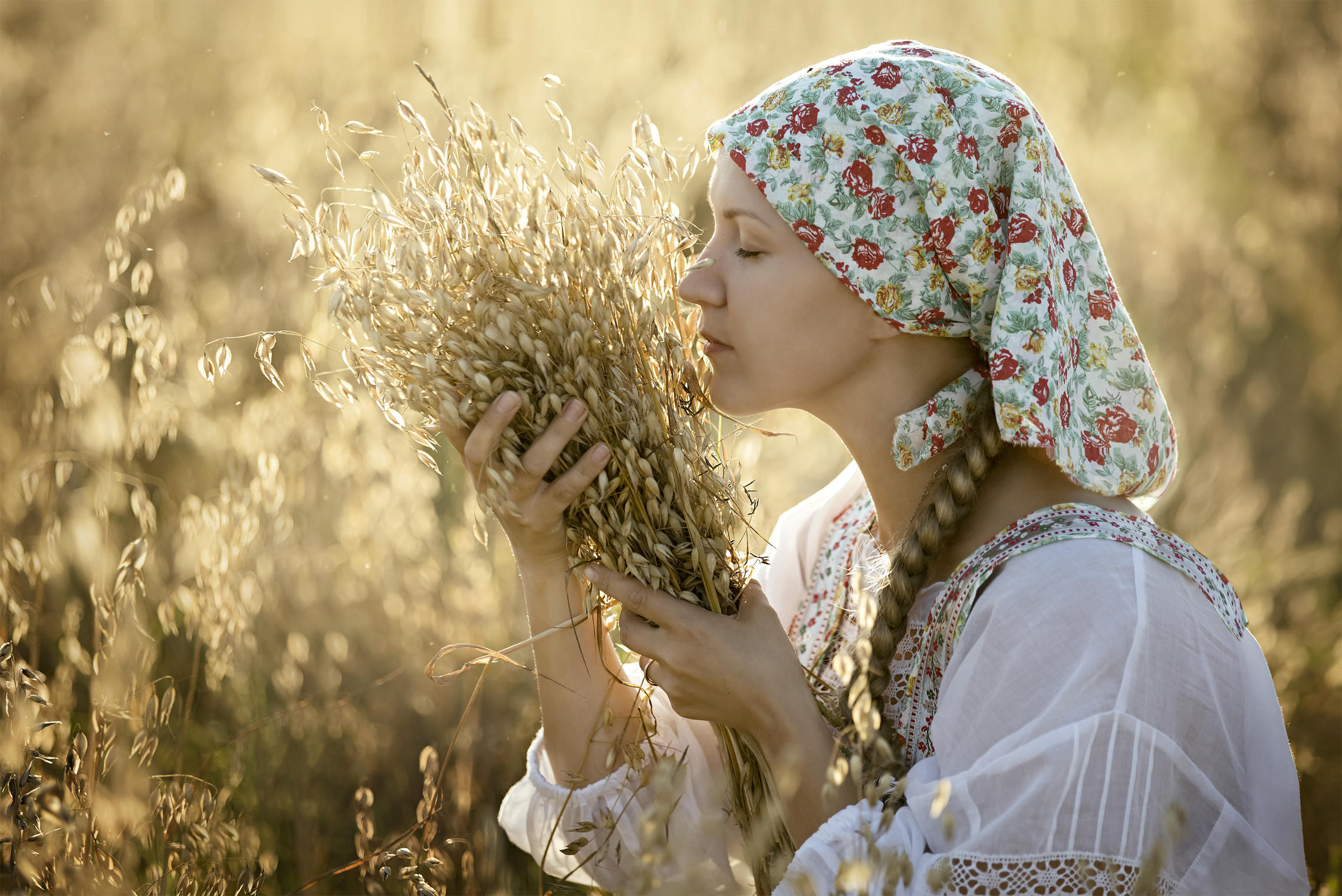 Photo Women in Slavic costumes in Jacksonville