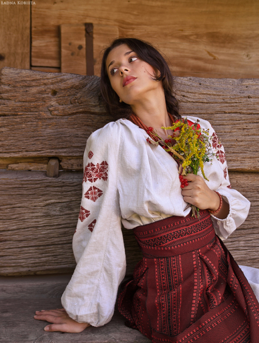 Girls in Slavic costumes in Jacksonville
