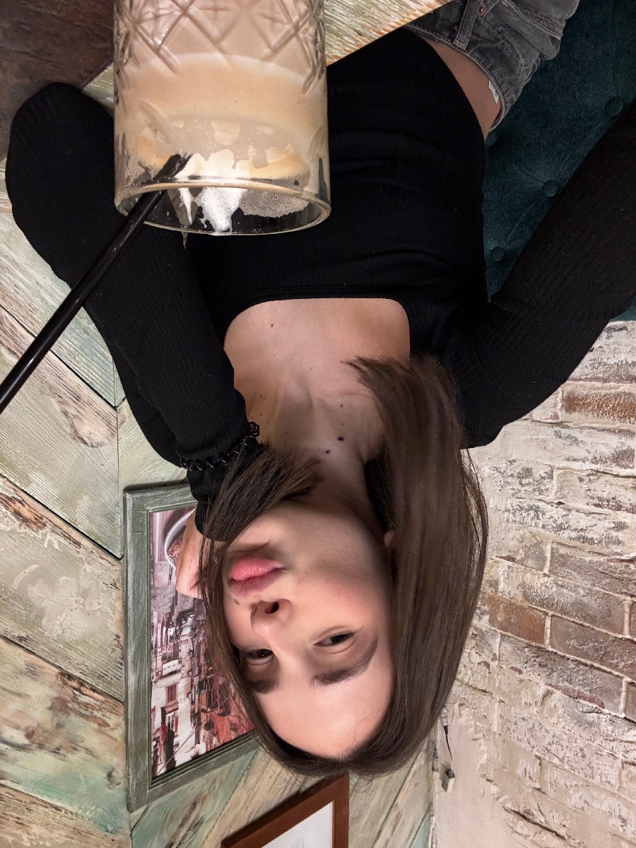 Fresh photos, fresh mood — Tina online in Jacksonville